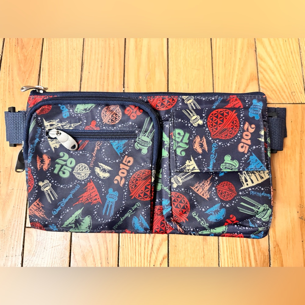 2015 Walt Disney World Parks Nylon Fanny Pack – Excellent Condition!